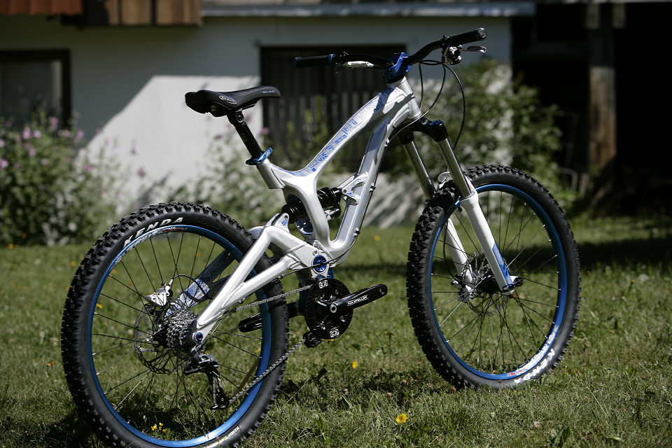 Gravity bike GT 2011