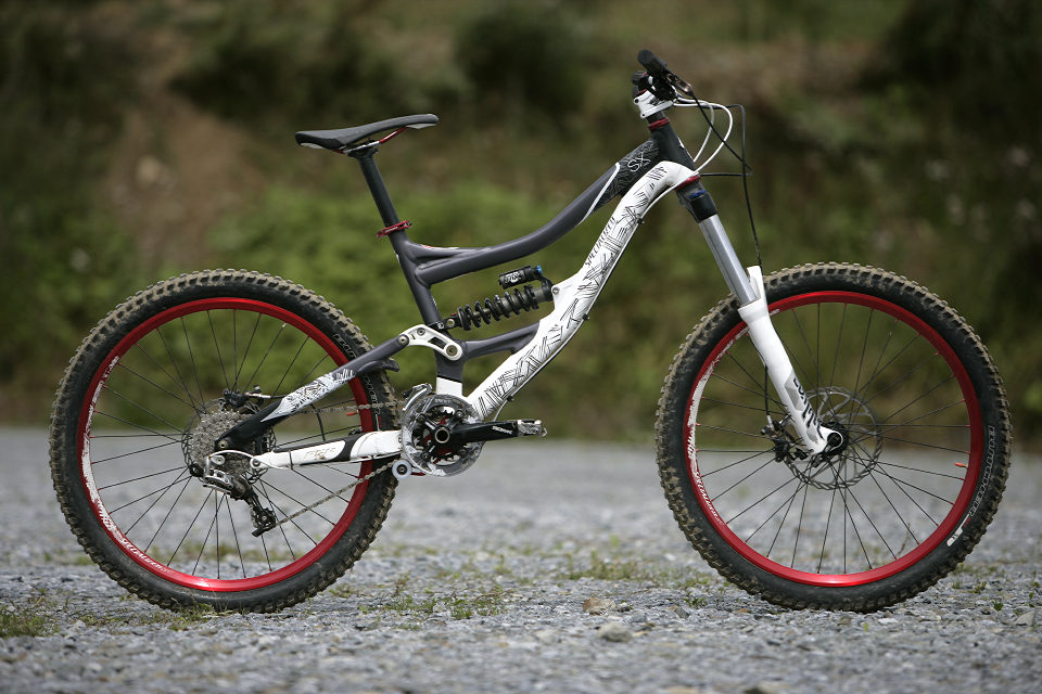 FR a DH novinky Specialized 2011