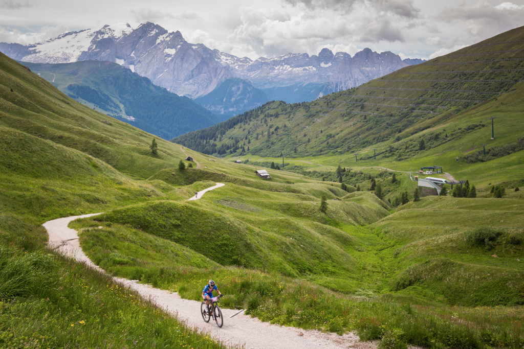 Tereza Hukov stoup na Passo Sella