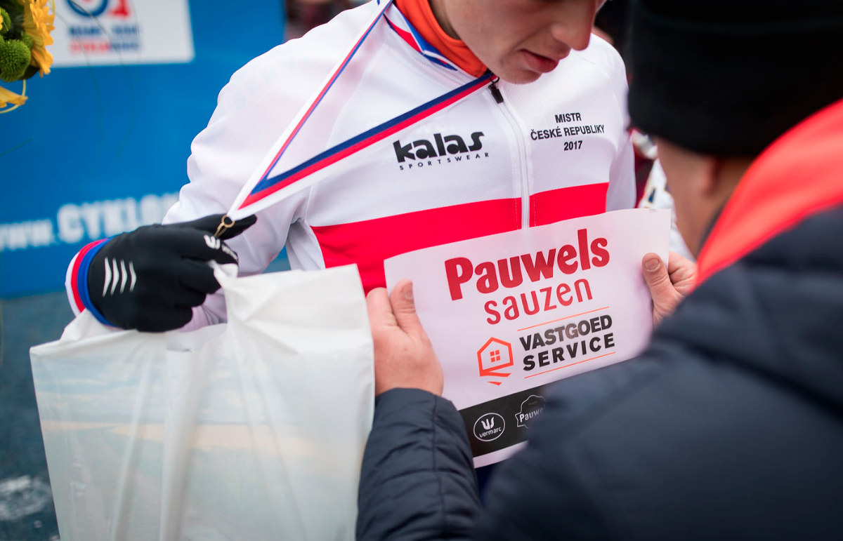 Na dresu ampiona bude sluet i nzev tmu