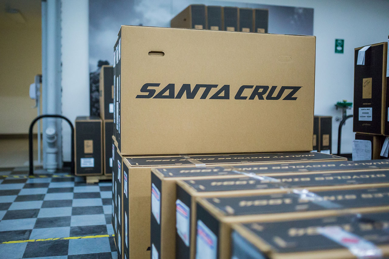Santa Cruz factory - Co se slo v Santa Cruz, nezstane v Santa Cruz