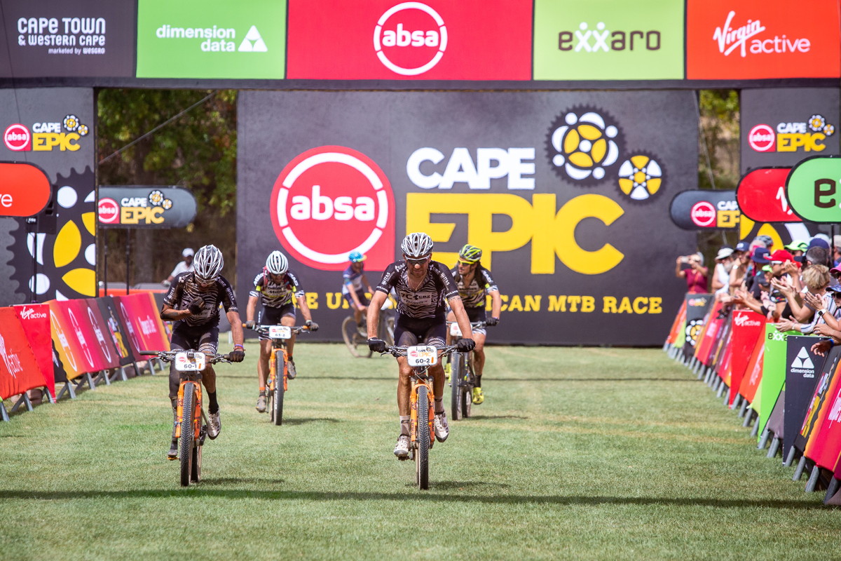 Cape Epic 2019 - Foja s Josm v 5. etap pomhali handicapovanmu