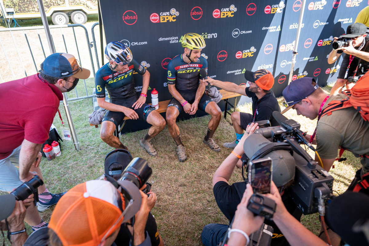 Cape Epic 2022 - prolog - Nino l sv trable na trati