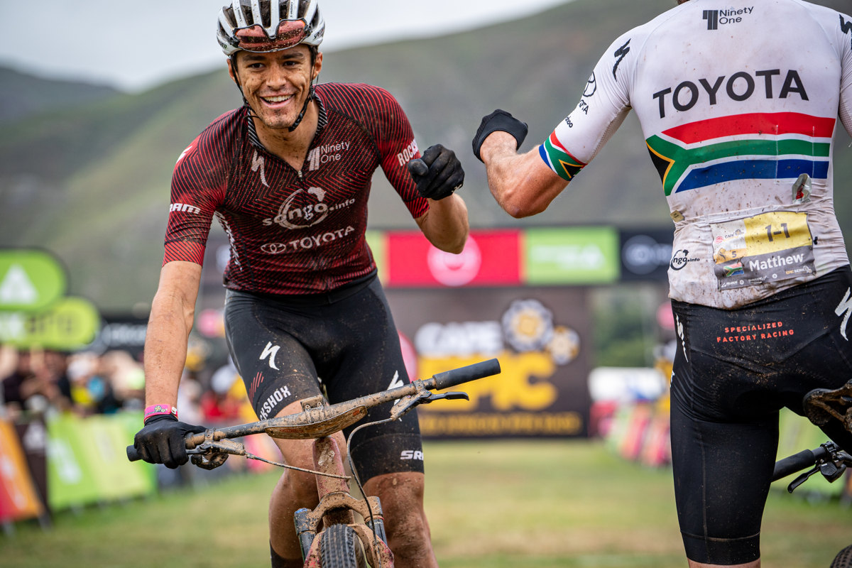 Cape Epic 2022 - 4. E. - tm Specialized nakonec 4. etapu vyhrl