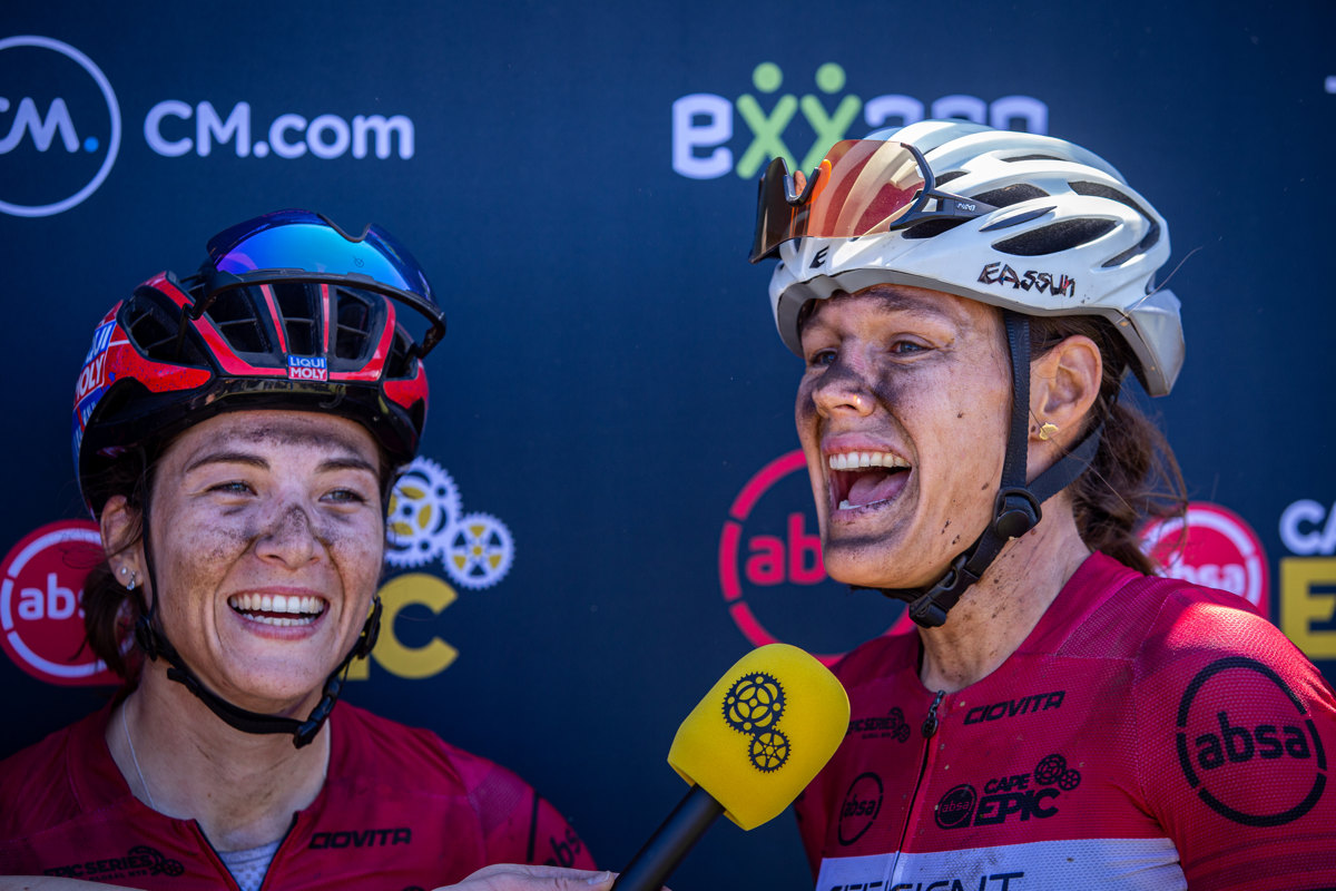 Cape Epic 2023 - 2. etapa - cyklistky z Namibie a Mauricia