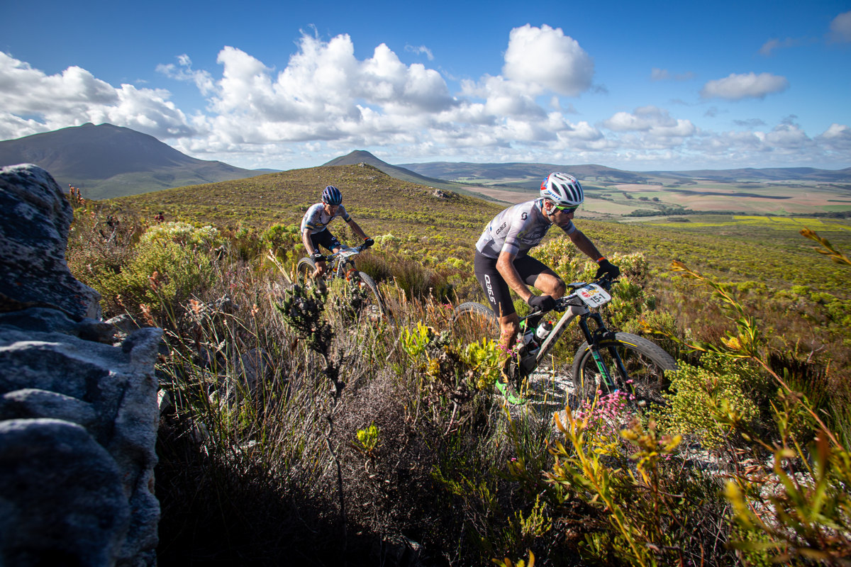 Cape Epic 2023 - 2. etapa - Nibali a Porro