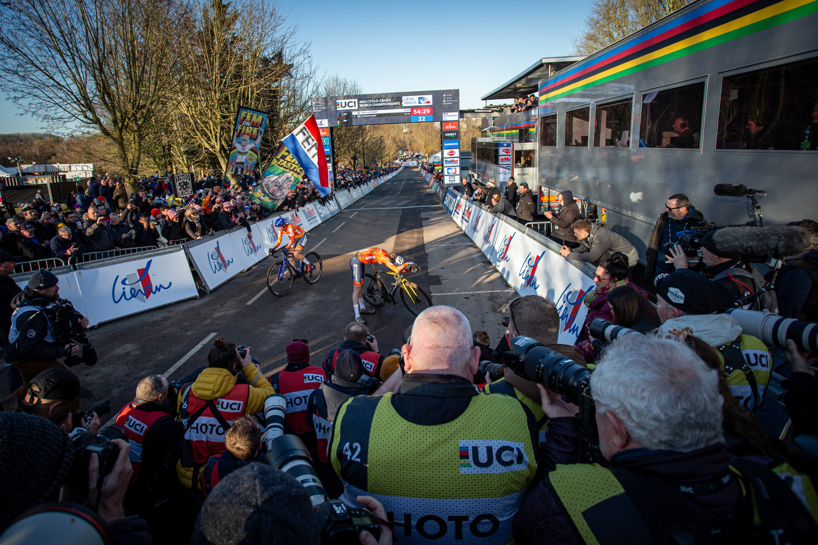 MS v cyklokrosu - Livin 2025 - Lucinda je slun eeno nazloben