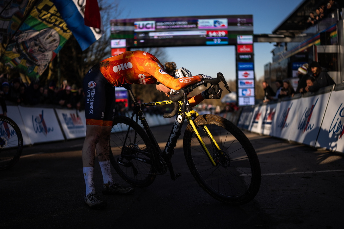 Fem van Empel mistryn svta