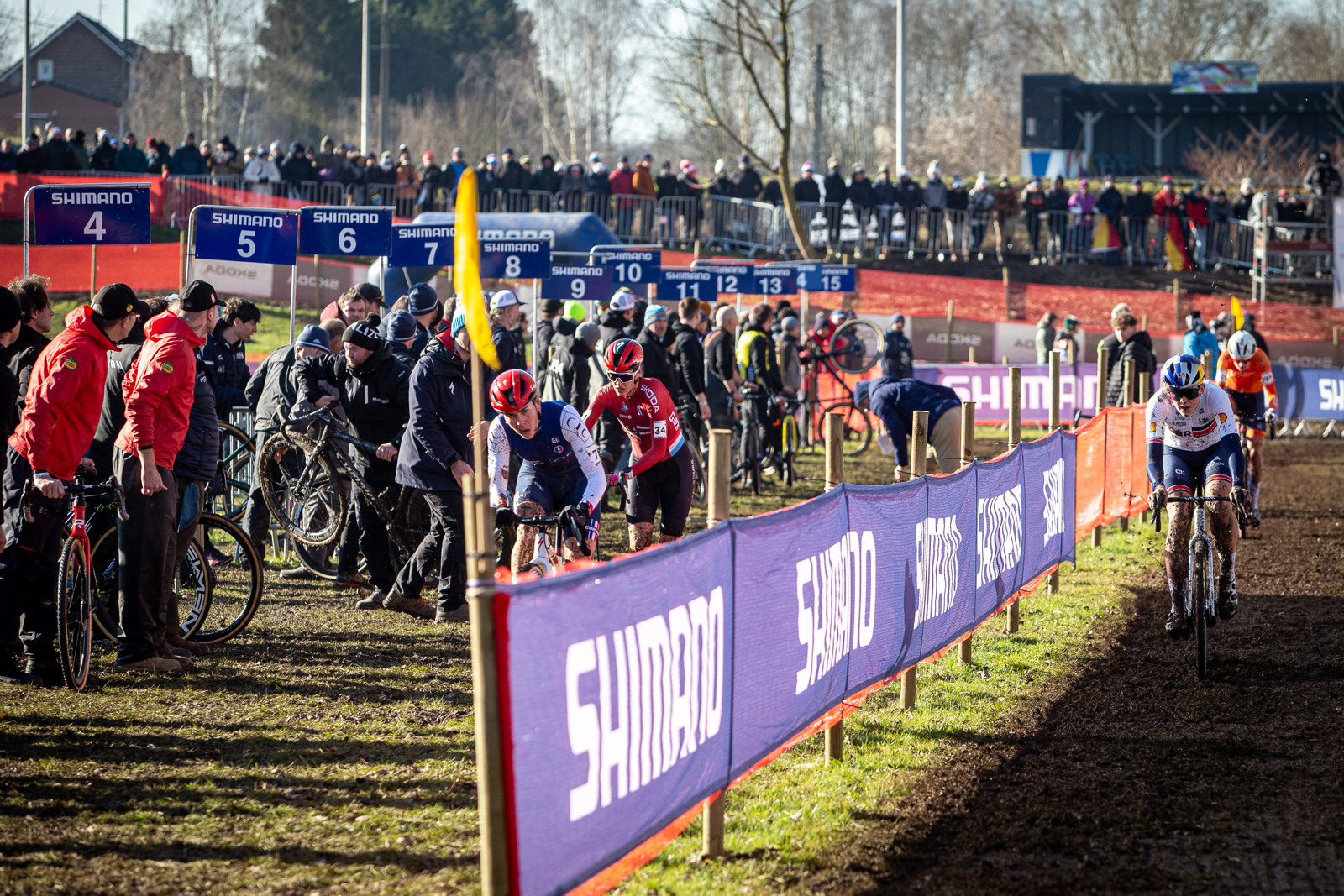 MS v cyklokrosu - Livin 2025 - Zoe Backstadt byla na ele tm od zatku