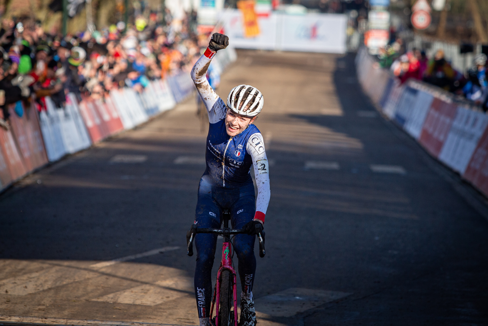 MS v cyklokrosu - Livin 2025 - zlato nakonec vybojovala domc Lise Revol