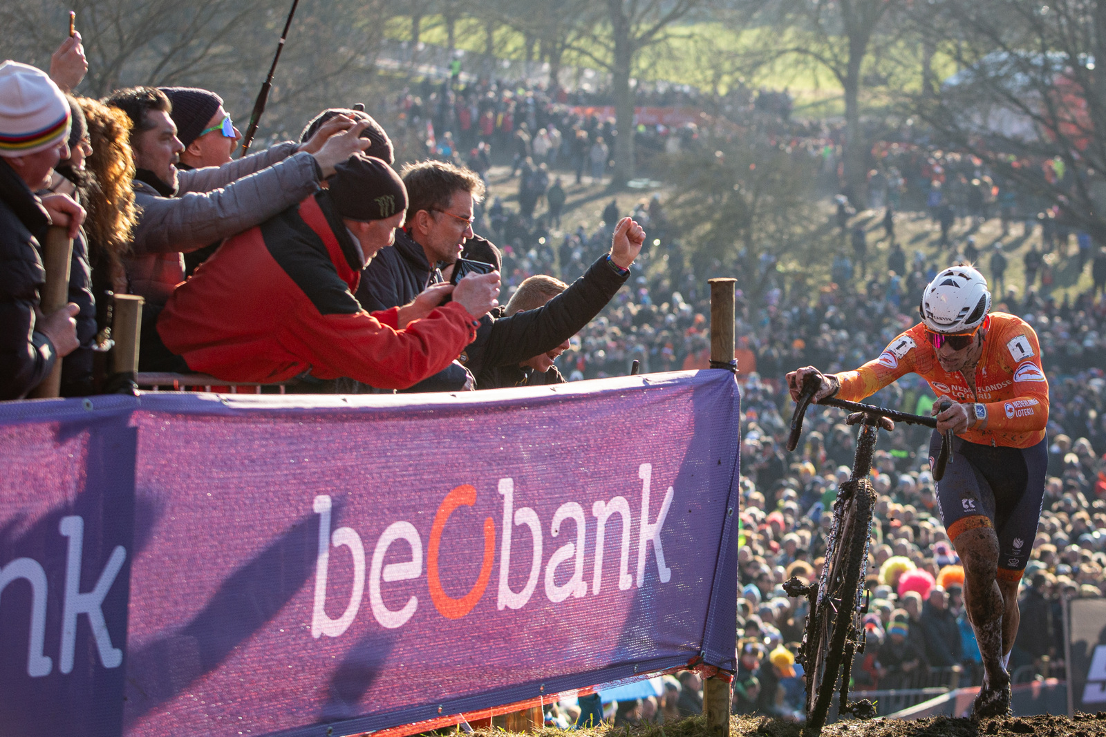 MS v cyklokrosu - Livin 2025 - kdy jel Mathieu, tko se nkdo udrel nefandit