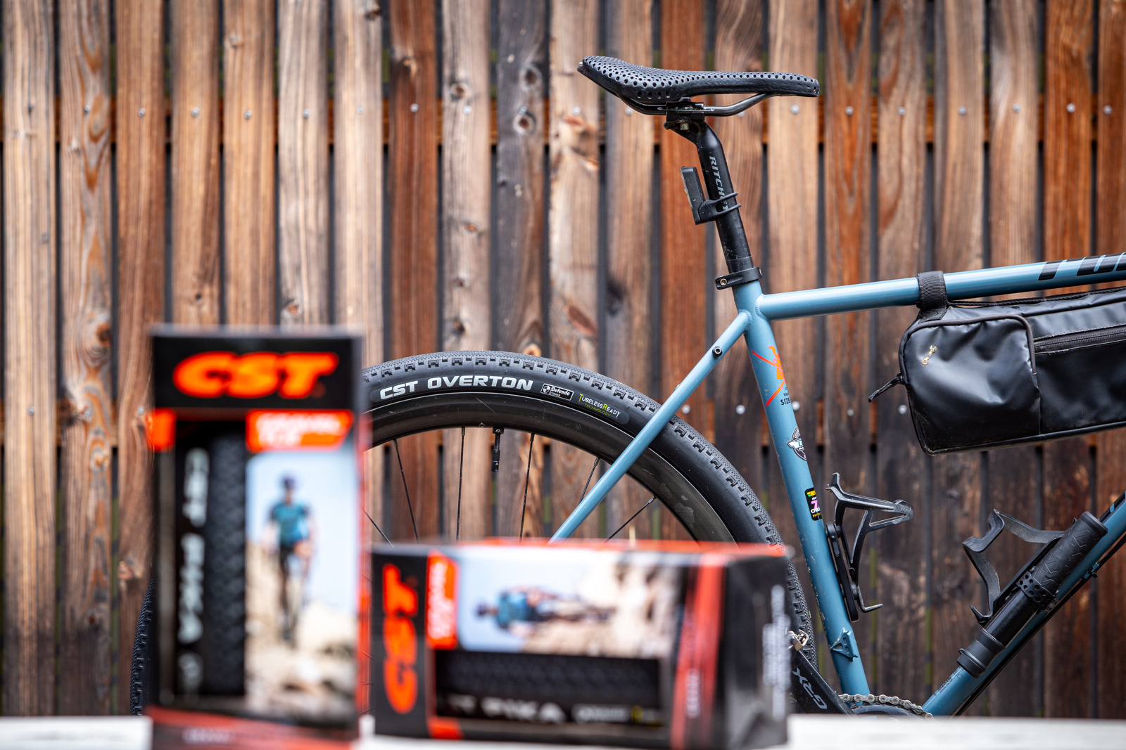 Gravel plt CST Overton & Pika 700x45c