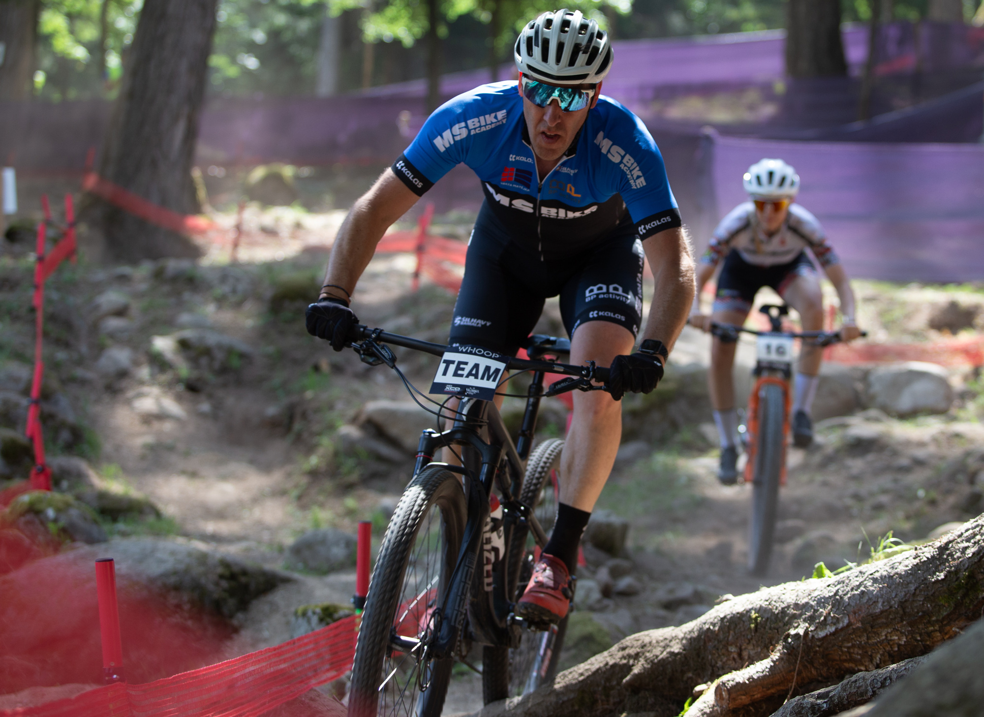 Milan Spn vede svou dceru Simonu technickmi pasemi