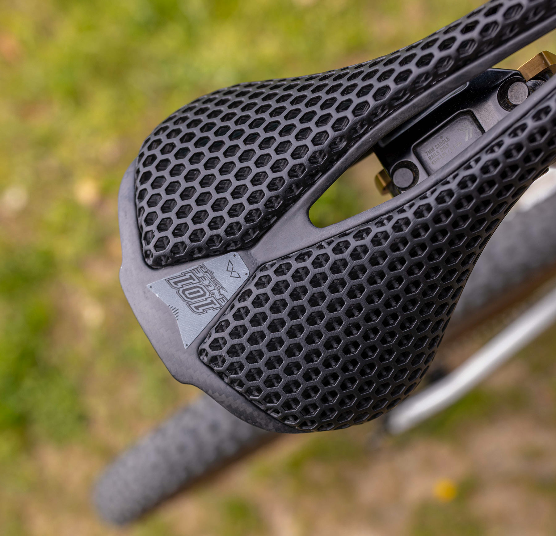 Sedlo s 3D - Enlee EM 800