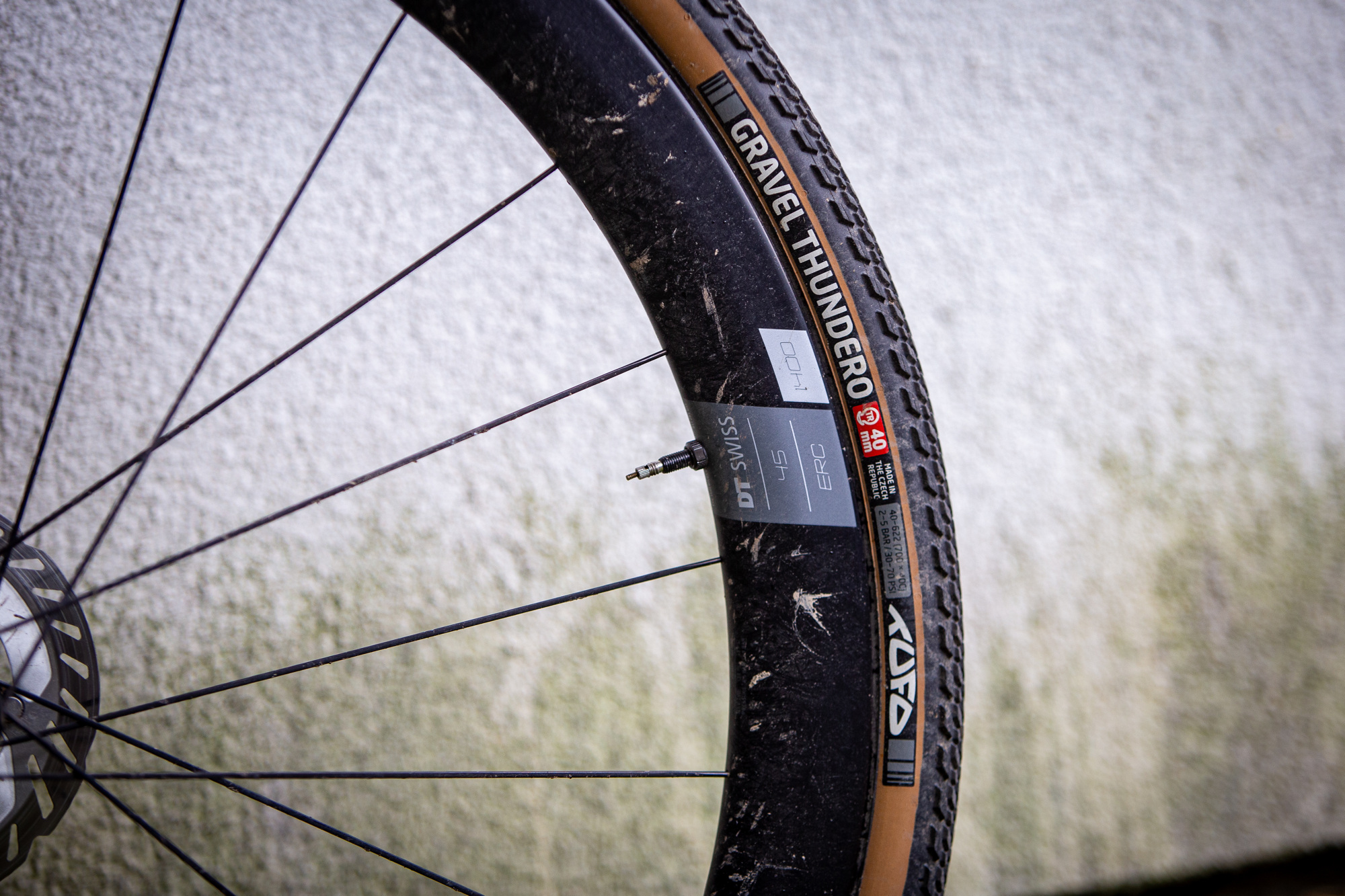 Hlinsko 2025 - cyklokrosaka nasadila 40mm Tufa s tlaky 1,8