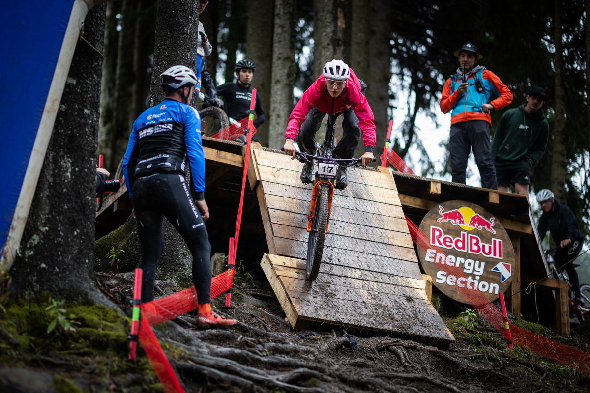 Mezi ttovi rukavice...