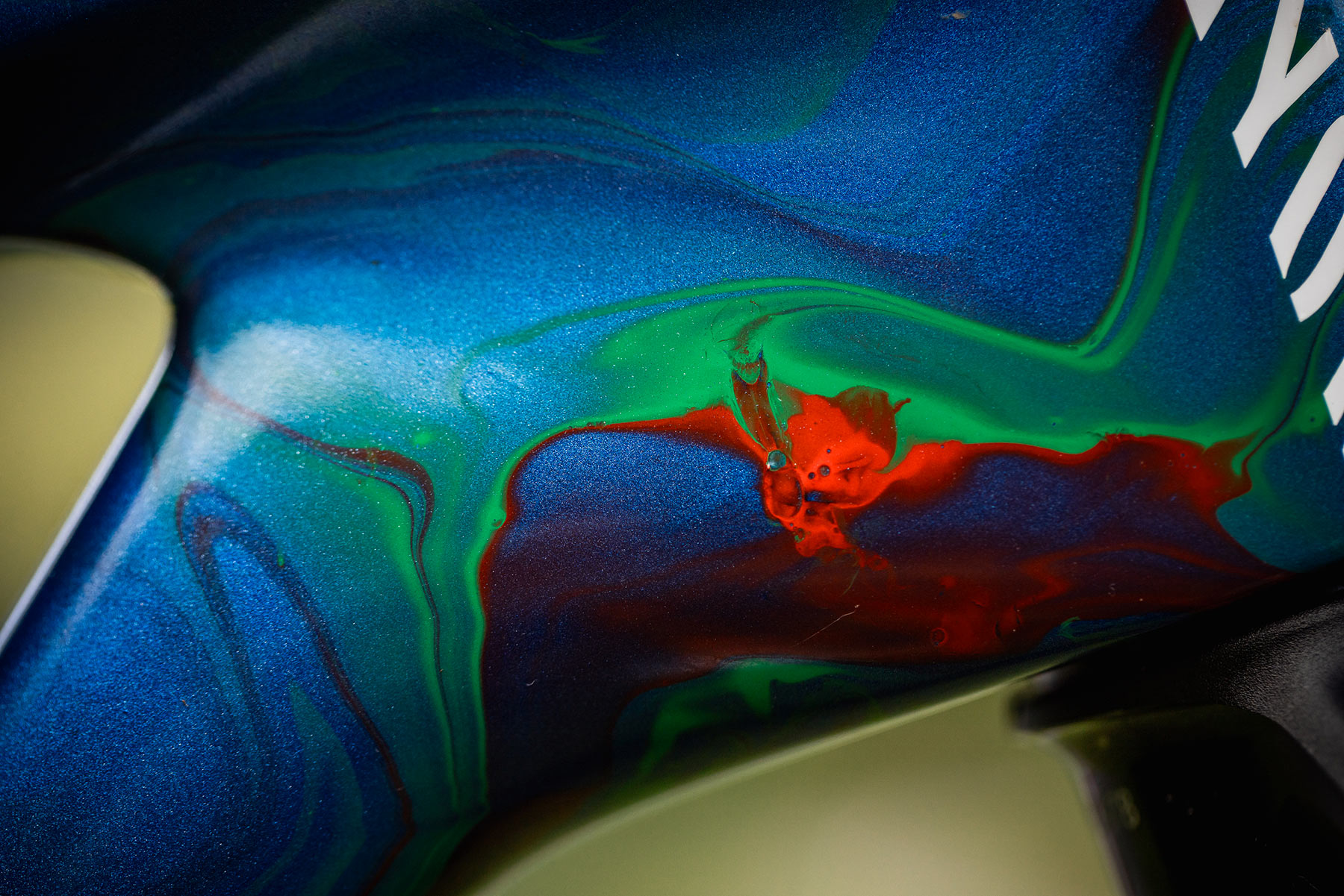 Canyon Lux CFR Valentiny Corvi