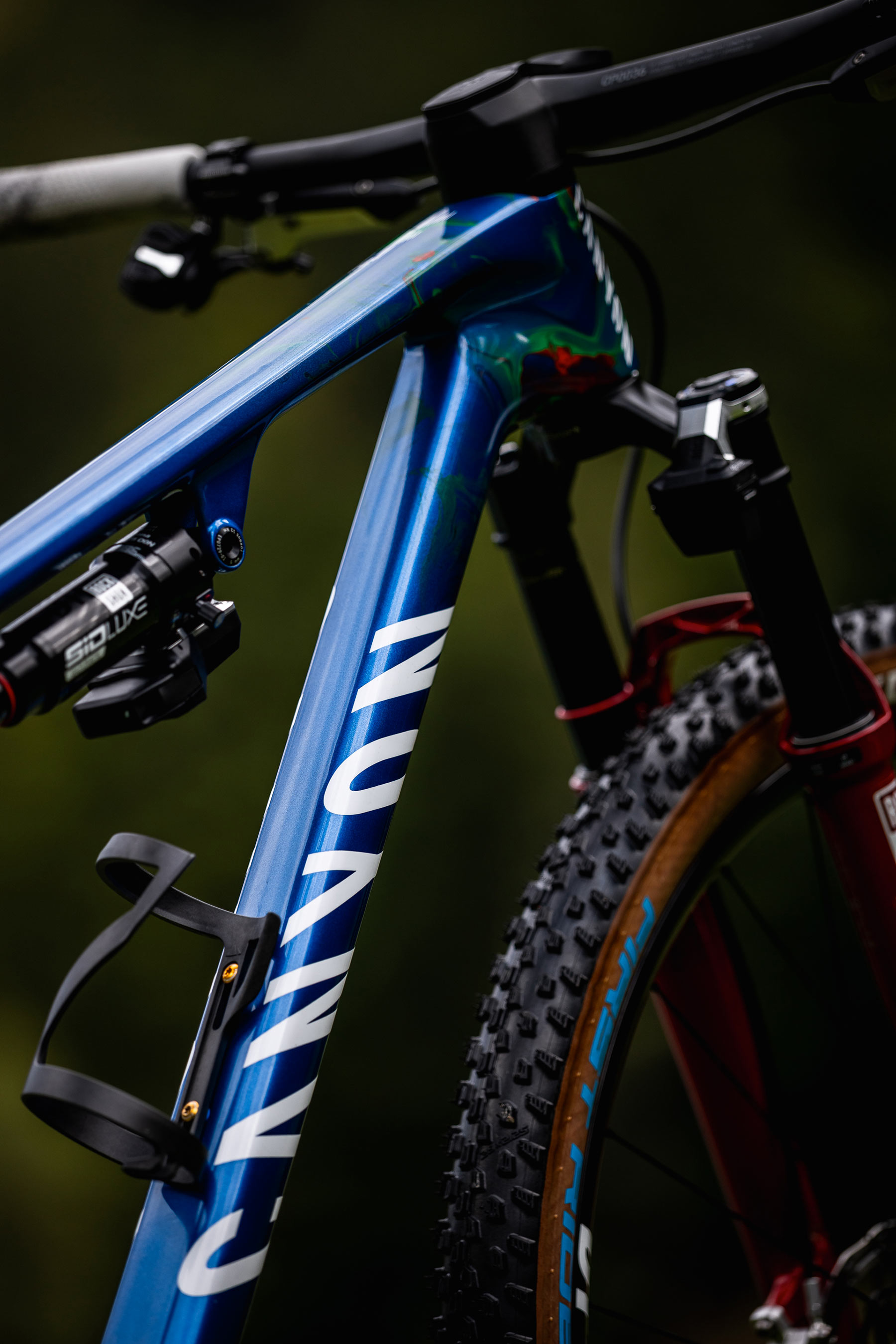 Canyon Lux CFR Valentiny Corvi