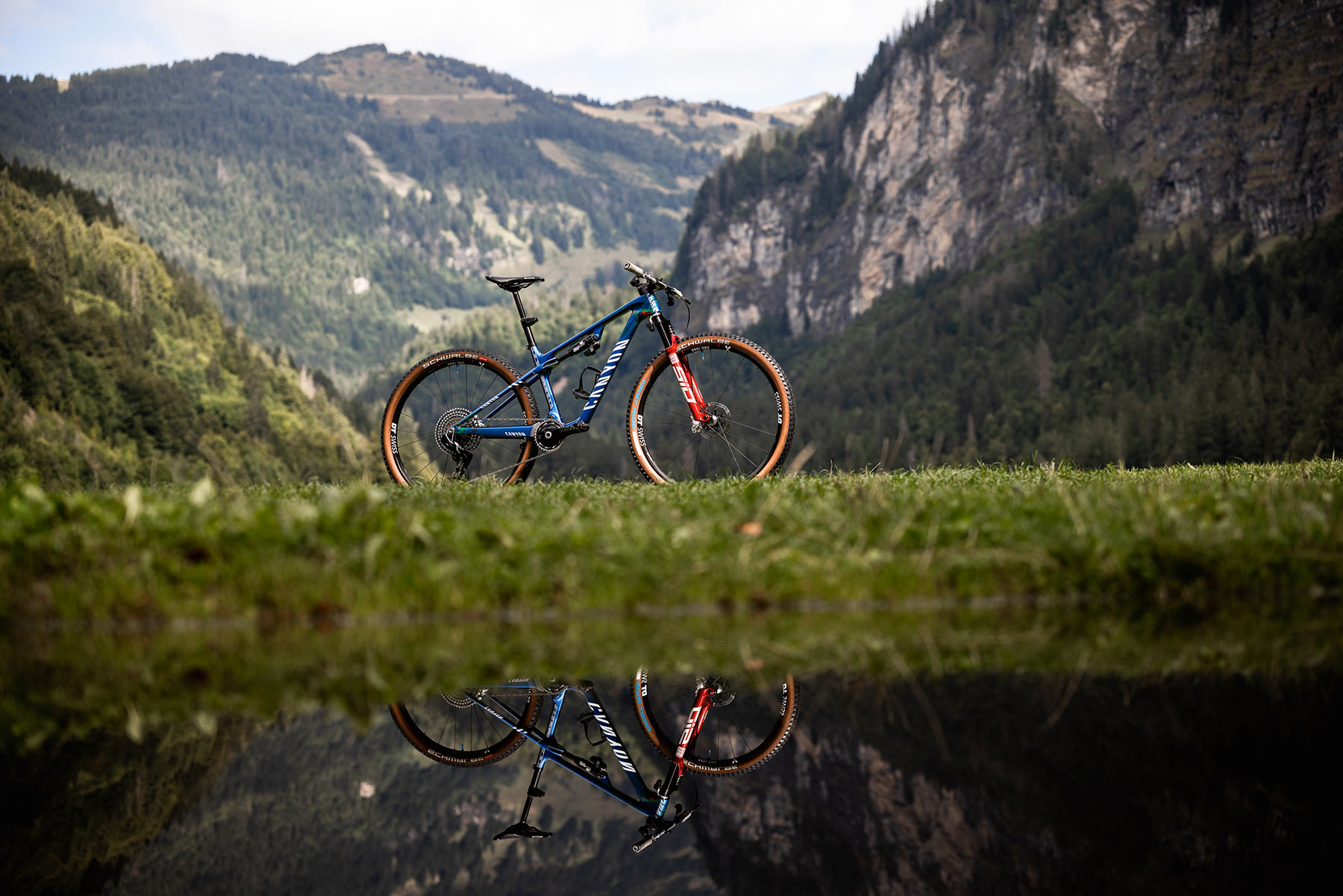 Canyon Lux CFR Valentiny Corvi