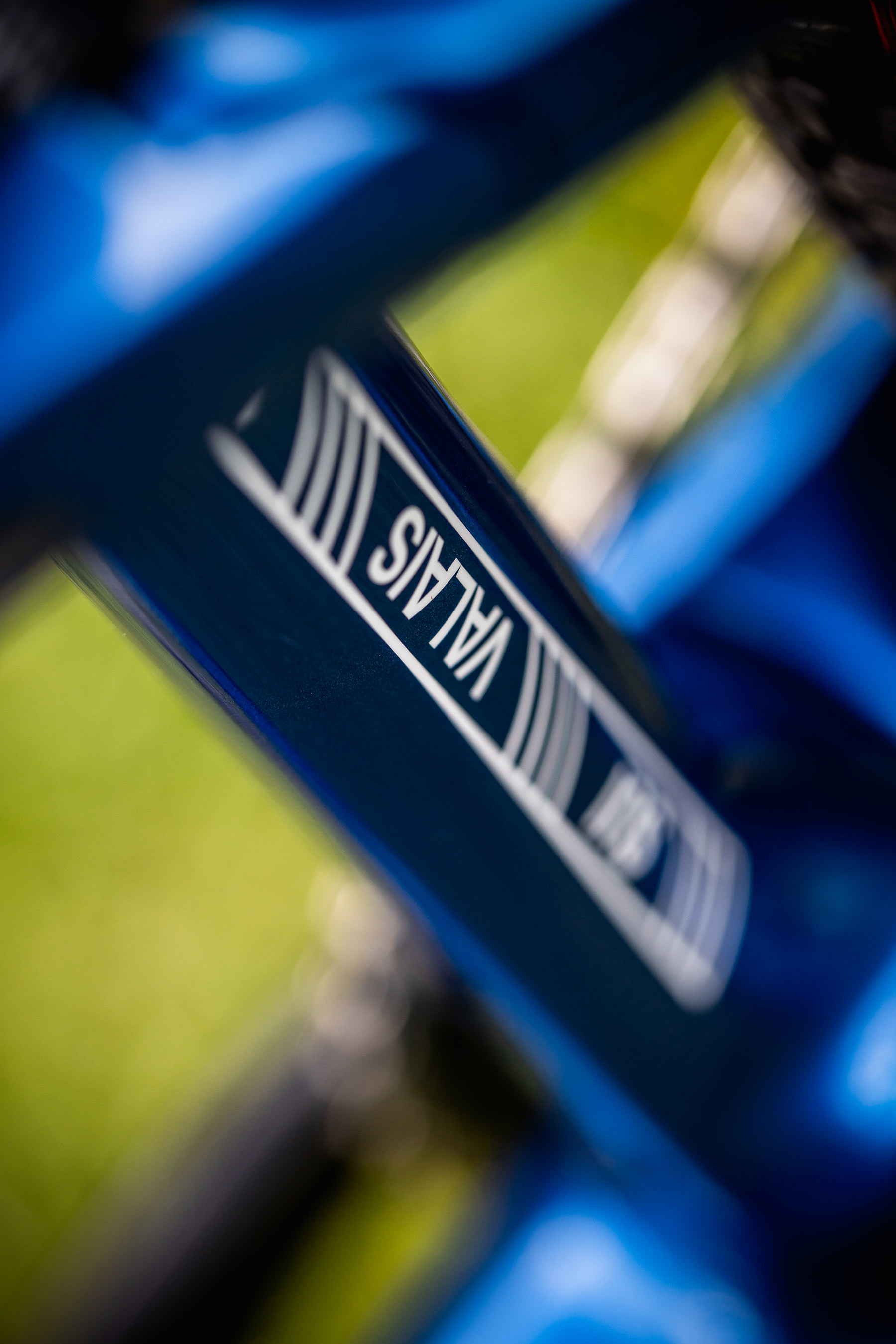 Canyon Lux CFR Valentiny Corvi