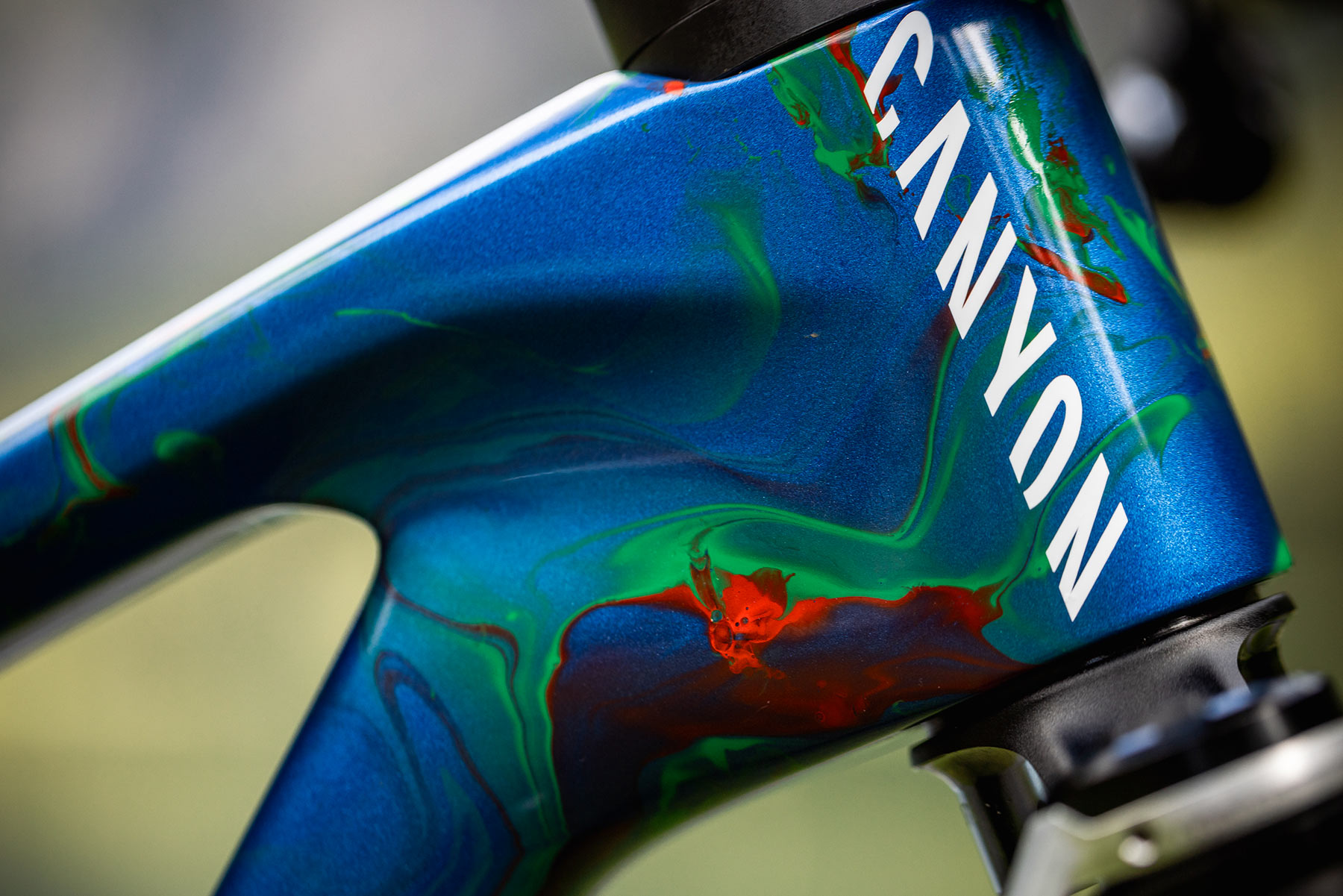 Canyon Lux CFR Valentiny Corvi