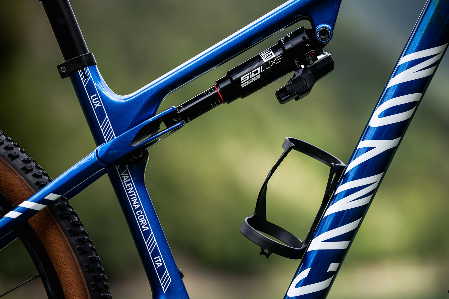 Canyon Lux CFR Valentiny Corvi