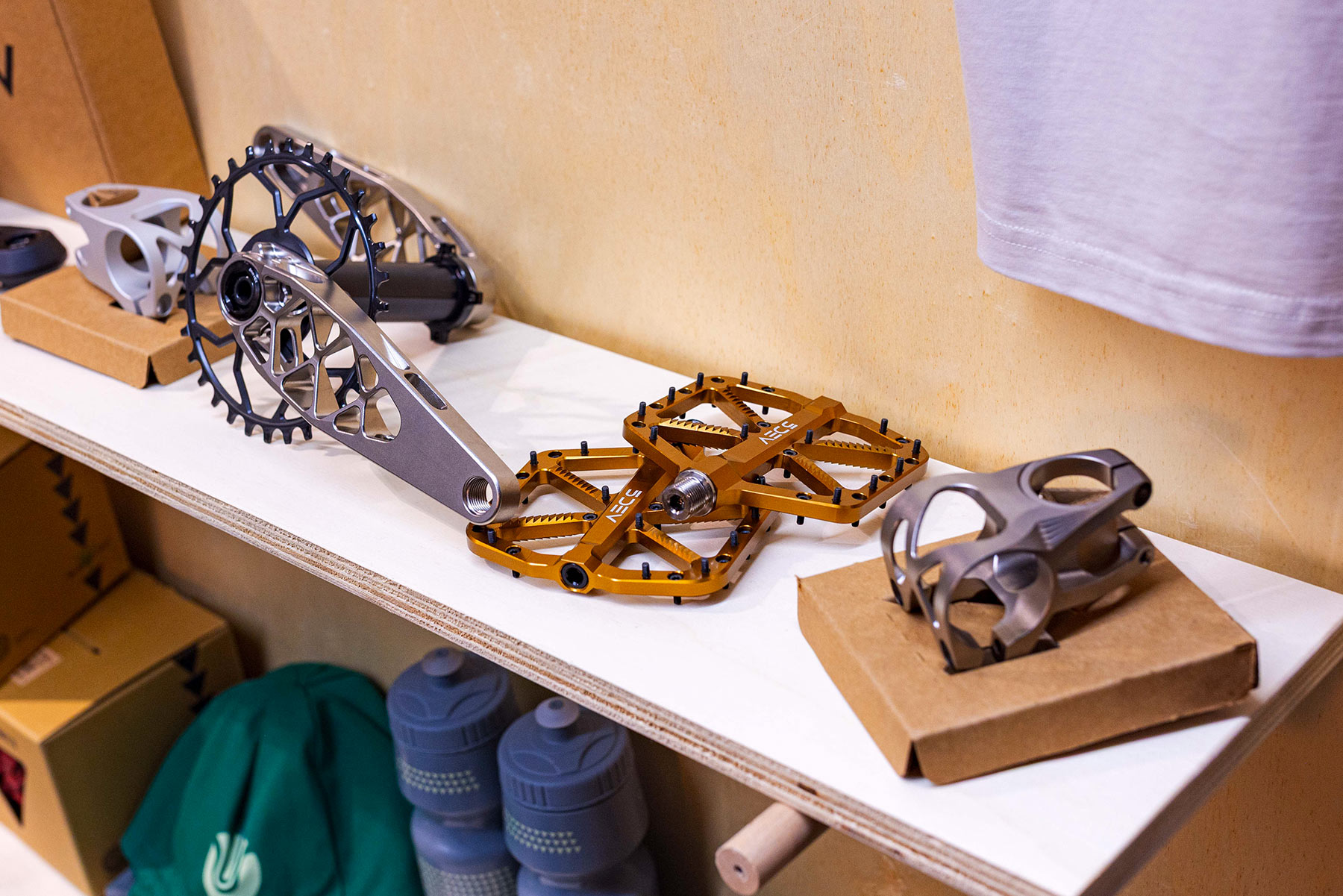 BESPOKED 2025 - Komponenty