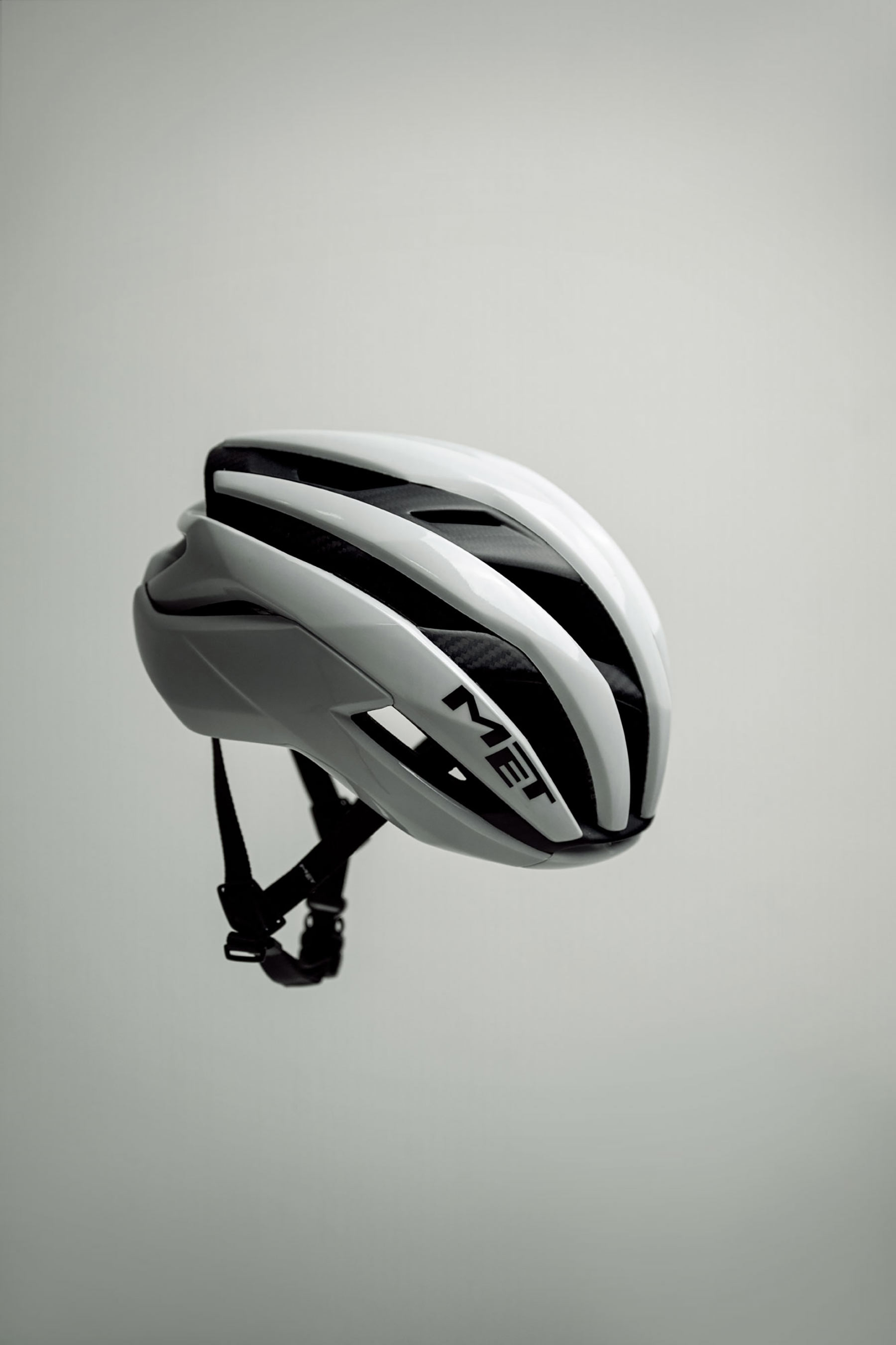 MET Trenta 3K Carbon