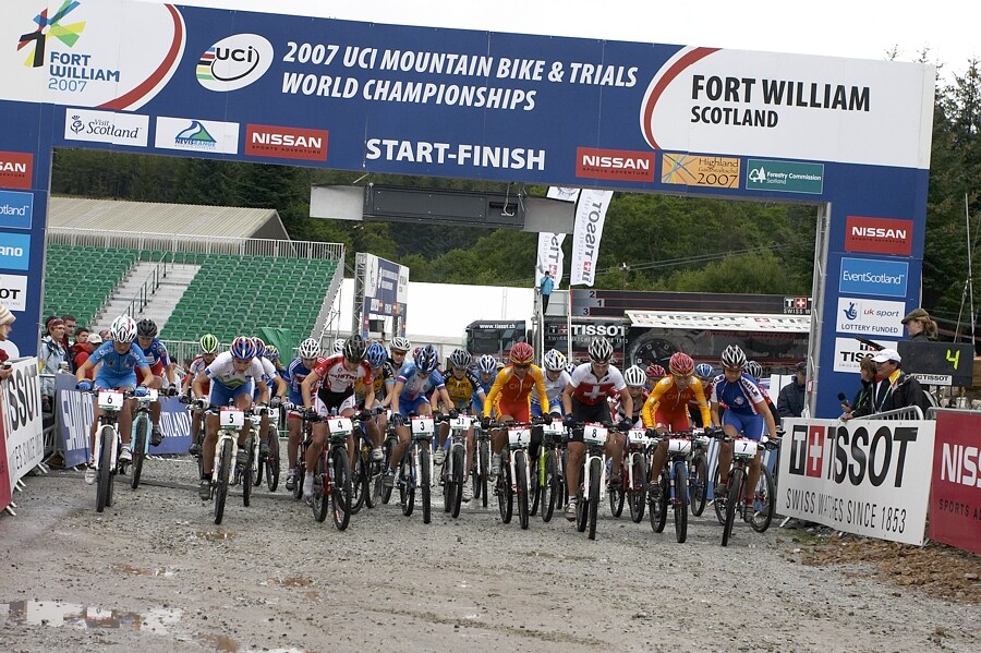 MS MTB - Fort William 5.9. 2007 - start en U23, Tereza Hukov a jej neastn chvilka na startu