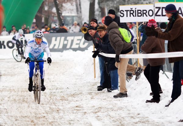 Mistrovství ČR cyklokros - Kolín 10.1. 2009 - a Štyby už krajuje první metry svého náskoku, foto: Miloš Lubas