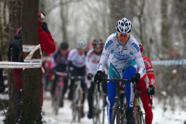 Mistrovství ČR cyklokros - Kolín 10.1. 2009 - Petr Dlask vede vláček pronásledovatelů