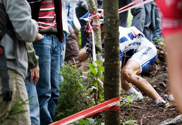 SP XCO Champry 2009 - jeden z mnoha pd.... "mlko" mlem skalpovalo Cedrica Ravanela