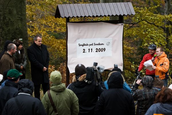 eMBA Singltrek pod Smrkem 2009 - posledn chvle ped slavnostnm odhalenm mapy singltreku
