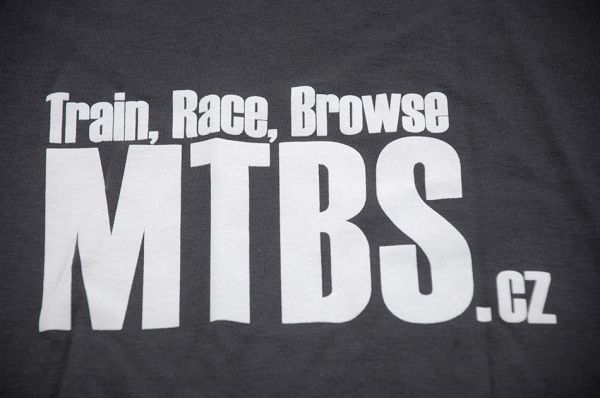 MTBS triko tmav ed (potisk na prsou a logo na rukvu)