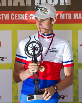 Jaroslav Kulhavý získal originální kovanou trofej