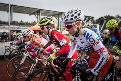 MČR cyklokros 2016: start žen