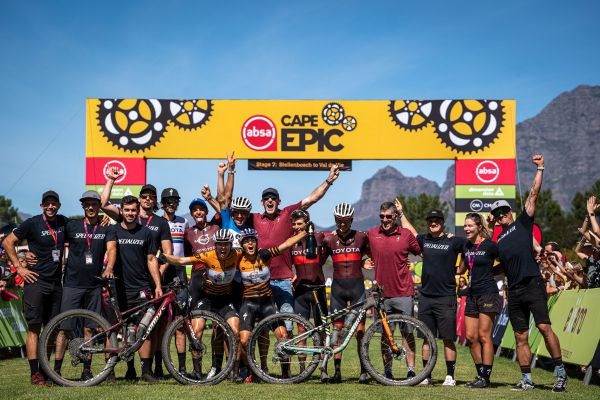 Cape Epic 2022 - 7.E. - tým Specialized ovládl kategorii žen, mužům patří 3. místo