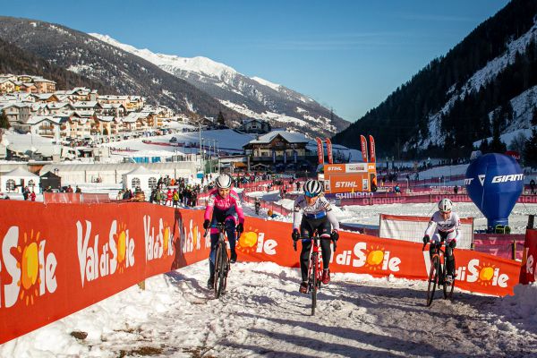 Val di Sole 2022 - Kristýna v závěru závodu ještě poráží Lechner a Heigl