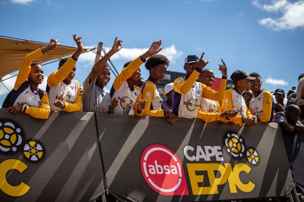 Cape Epic 2023 - prolog - mládežníci z projektu Songo