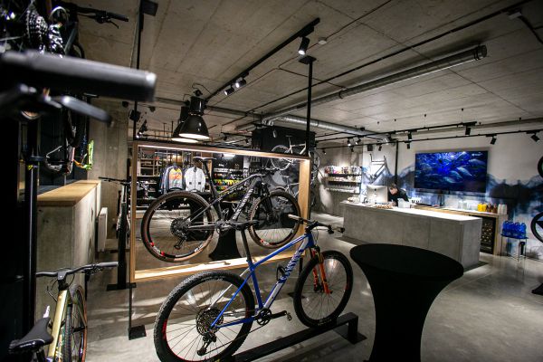 Slavnostní otevření Future Cycling showroom Zahálka