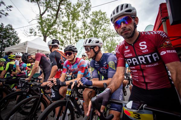 Hlinsko 2025 - zkuen gravelista Tom Kalojros a premiant Michael Kukrle