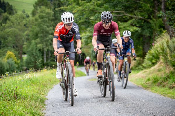 Hlinsko 2025 - Vna Jeek a Vojta Neradil bojuj o prmii, Marek Bartnk odpadl