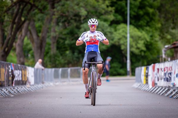 Hlinsko 2025 - Kristna Zemanov suvernn mezi enami, mezi mui na 84km trase 5.