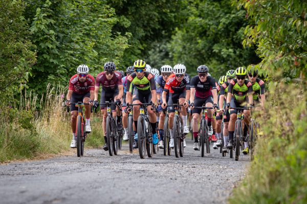 Hlinsko 2025 - boj o pedn pozice na gravelu je asto vy dv