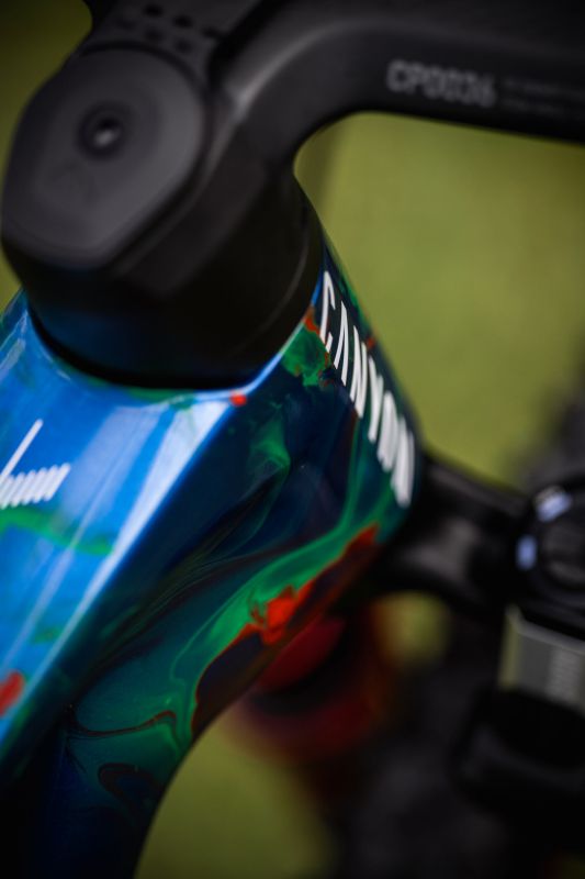 Canyon Lux CFR Valentiny Corvi