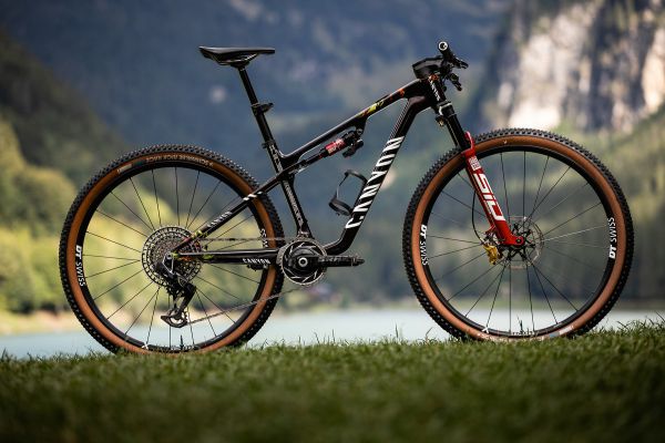 Canyon Lux CFR Lucy Schwarzbauera