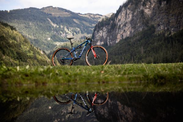 Canyon Lux CFR Valentiny Corvi