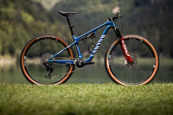 Canyon Lux CFR Valentiny Corvi