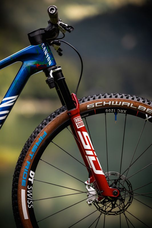 Canyon Lux CFR Valentiny Corvi