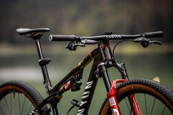 Canyon Lux CFR Lucy Schwarzbauera